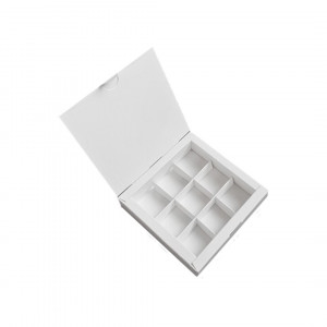Біла картонна коробка